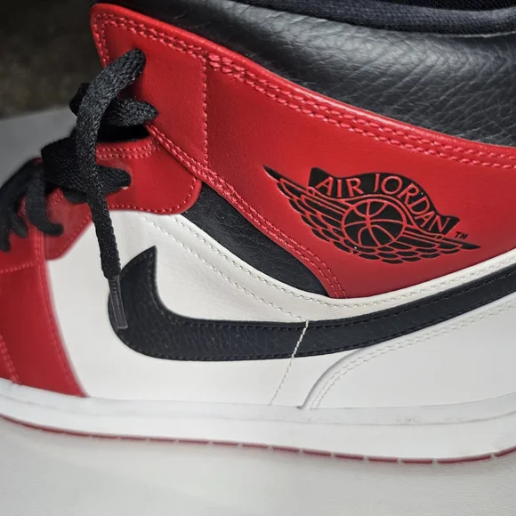 Mid AIR JORDAN1 CHICAGO 2020 WHITE HEEL RED/BLACK 554724-173 worn once no box - Picture 8 of 12